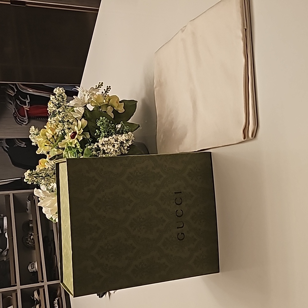 Gucci accessory / gift box